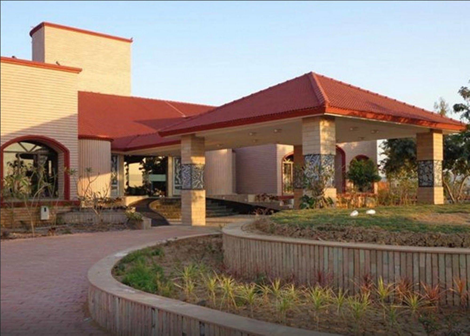 Regenta Resort Bhuj By Royal Orchid Hotels Limited Εξωτερικό φωτογραφία